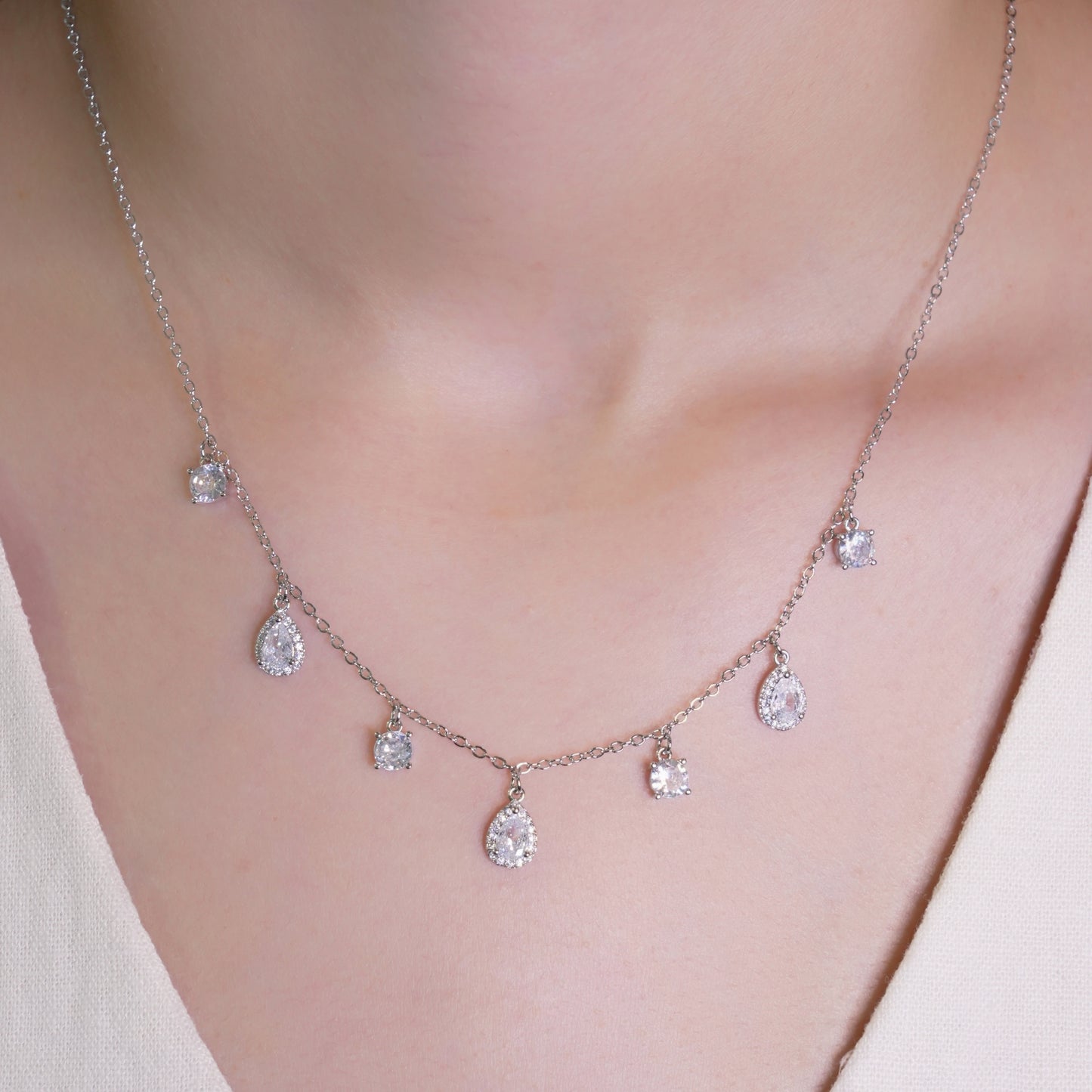 Mía Necklace